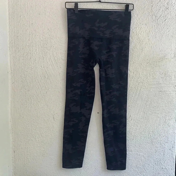 Spanx Look at Me Now Seamless Cropped Leggings Camo Size XL - Picture 2 of 6